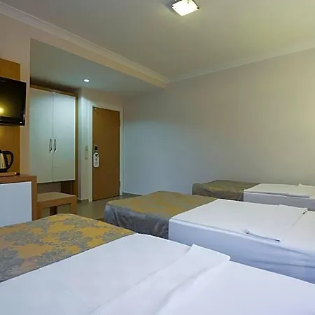 Lonicera Hotel 3*