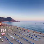 Lonicera Hotel 3*